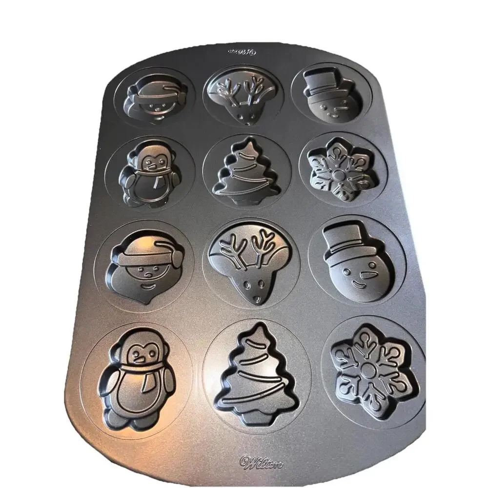 Wilton‎ 12-CAVITY COOKIE PAN ~ 12 Christmas Non-Stick Excellent Condition